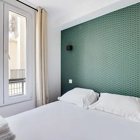 Cosy Modern Small Menilmontant